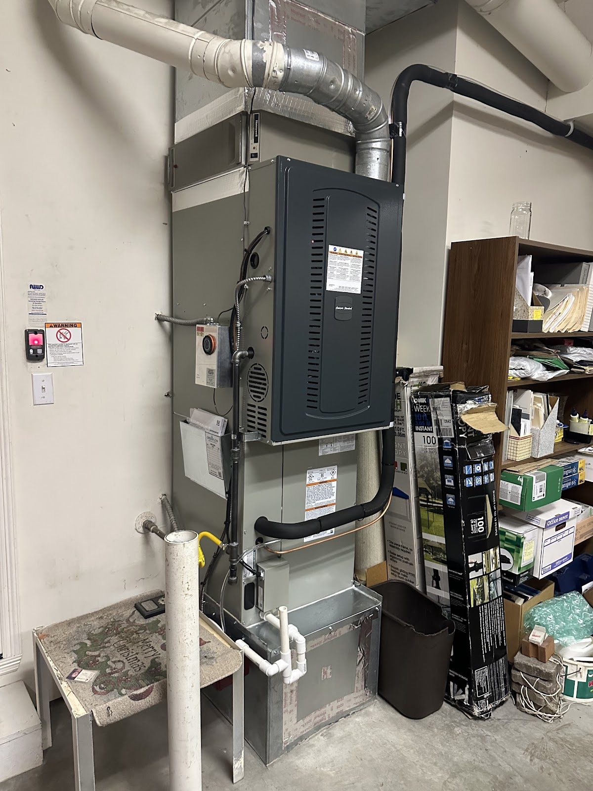 High efficiency gas furnace with concentric flue and evaporator coil in a Tacoma home